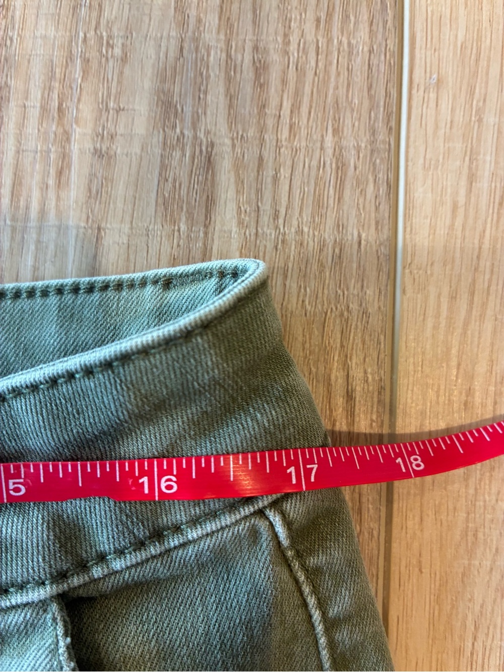 Kut from the Kloth Elizabeth straight leg crop Cargo Pants in Olive 14 autumn - Picture 7 of 8